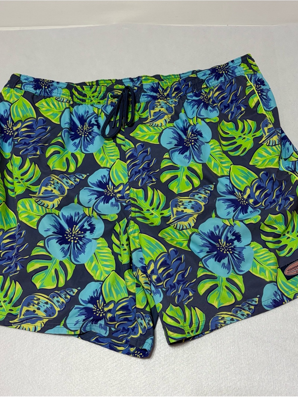 Vineyard Vines Mens Swim Trunks XL Tropical Floral Hibiscus Print Board Shorts
